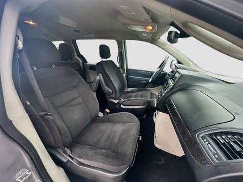 Used 2019 Dodge Grand Caravan SE FWD image 28