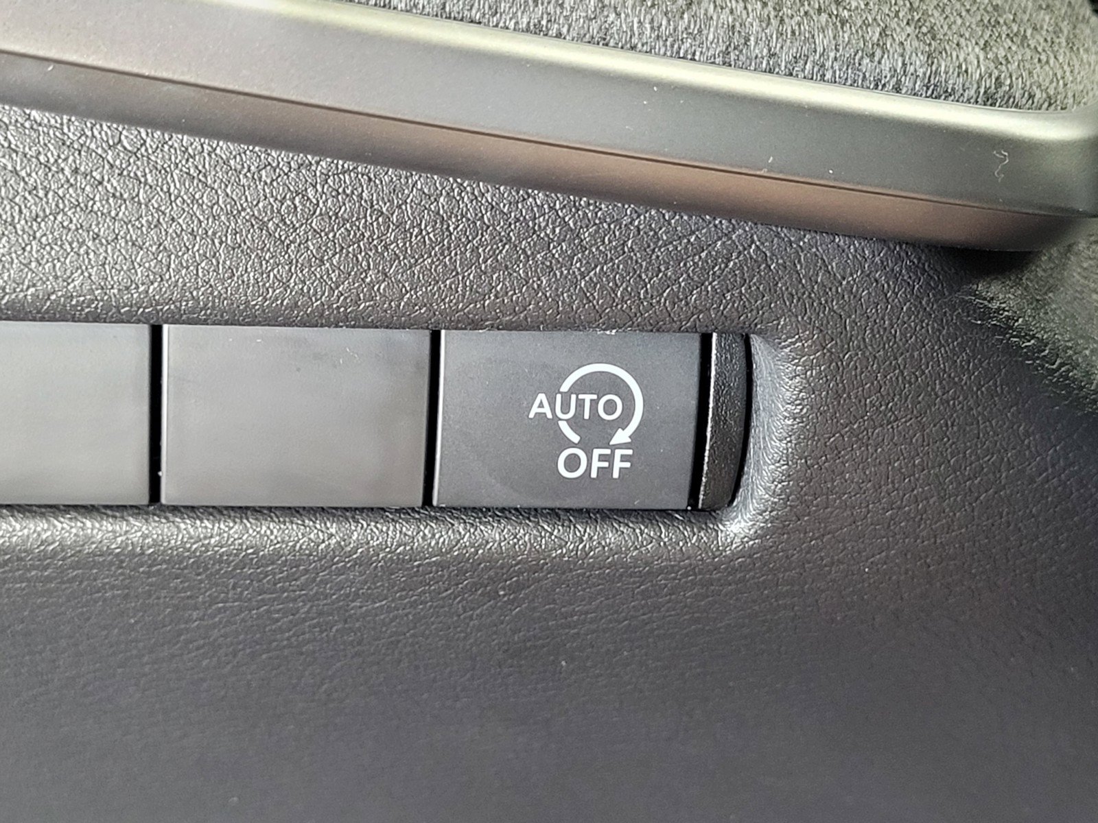 Certified 2026 Nissan Kicks SV FWD image 9