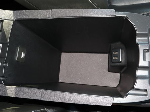 Used 2024 GMC Terrain SLT image 28