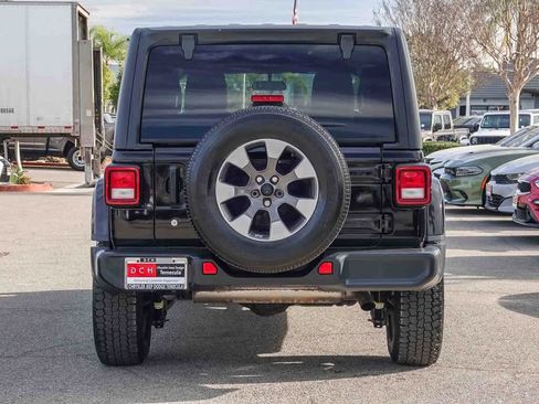 Certified 2018 Jeep Wrangler Unlimited Sahara w/ Dual Top Group image 5