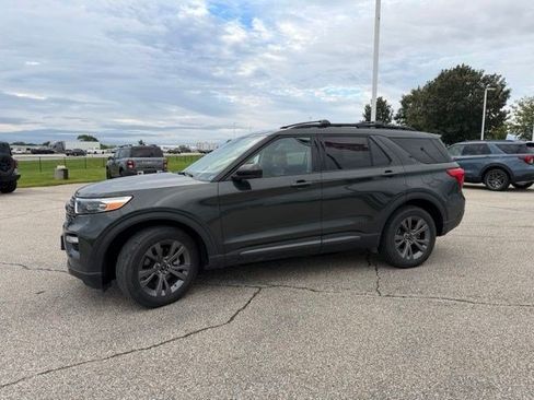 Used 2023 Ford Explorer XLT w/ Equipment Group 202A AWD/4WD image 8
