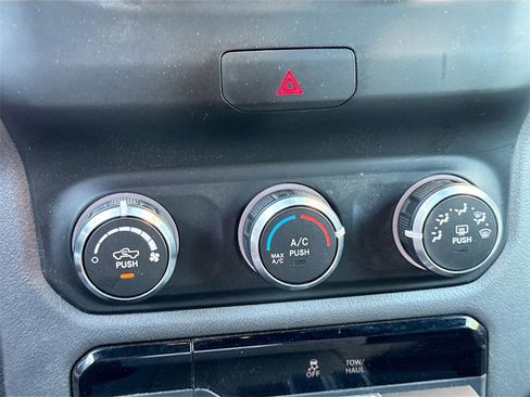 Used 2021 RAM 1500 Big Horn image 15