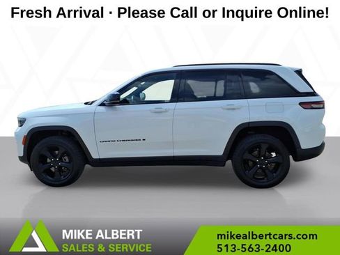 Used 2023 Jeep Grand Cherokee Altitude image 4