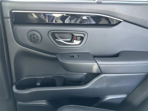 New 2025 Honda Pilot Touring image 15