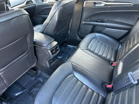 Used 2014 Ford Fusion SE w/ Equipment Group 202A image 12