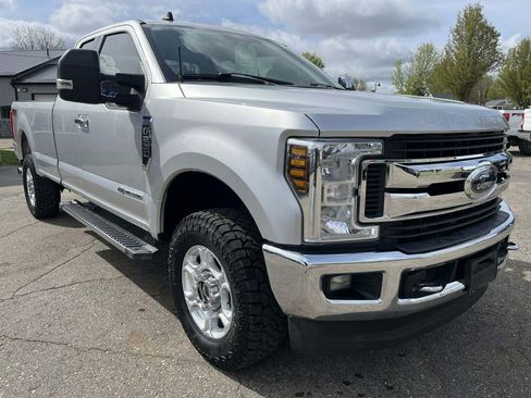 Used 2019 Ford F250 XLT w/ XLT Premium Package AWD/4WD image 4