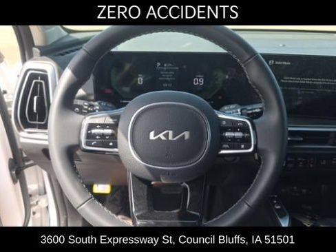 Used 2025 Kia Sorento EX w/ Panoramic Sunroof Package AWD/4WD image 6