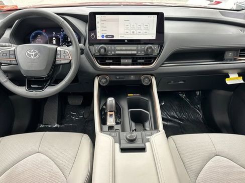Used 2026 Toyota Grand Highlander AWD Hybrid image 13
