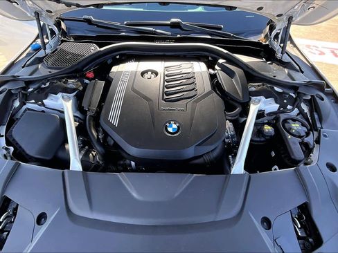 Used 2022 BMW 740i w/ Luxury Rear Seating Package image 28