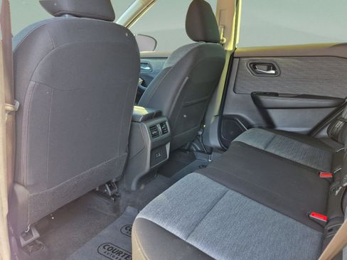 Certified 2023 Nissan Rogue SV FWD image 17