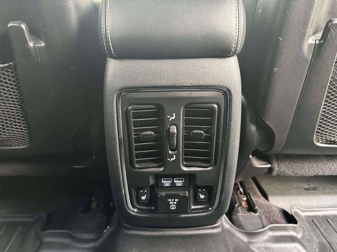 Used 2018 Jeep Grand Cherokee Overland AWD/4WD image 18