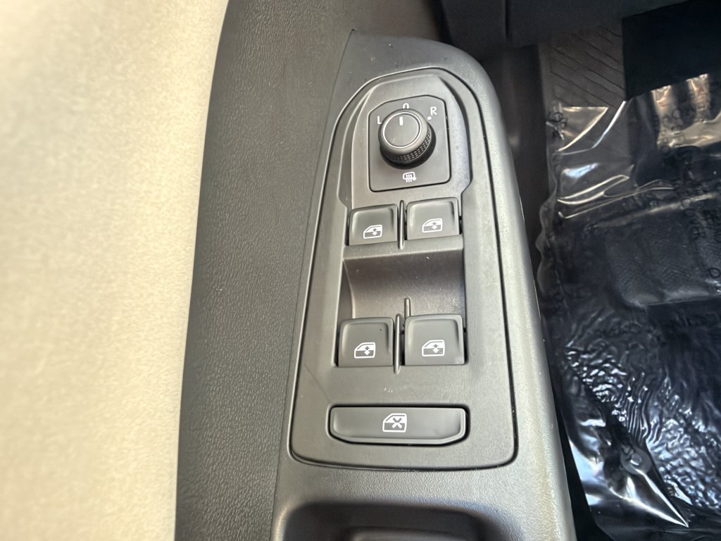 Used 2025 Volkswagen Taos SE AWD/4WD image 25