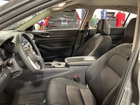 Used 2025 Nissan Altima 2.5 SV FWD image 9
