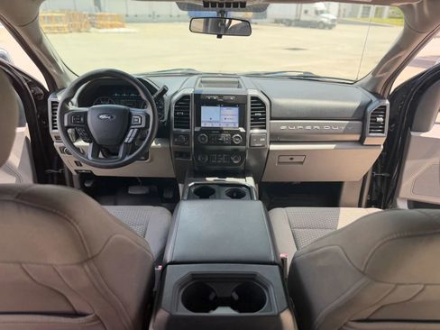 Used 2019 Ford F250 XLT w/ XLT Premium Package image 32
