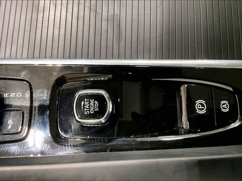 Certified 2025 Volvo S60 B5 Core image 33