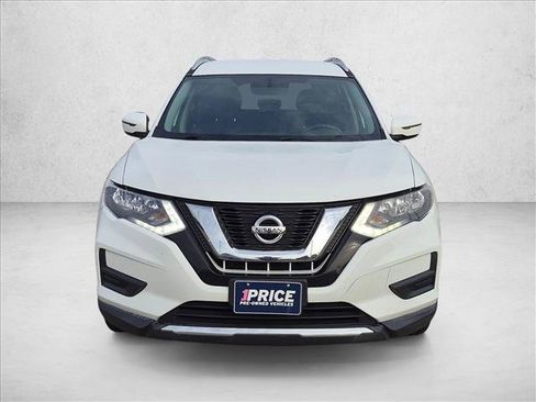 Used 2017 Nissan Rogue SV FWD image 2