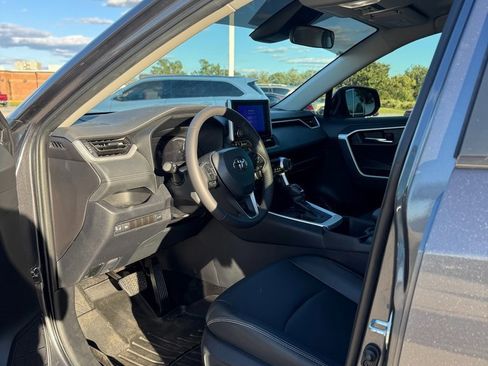Used 2024 Toyota RAV4 XLE Premium image 8