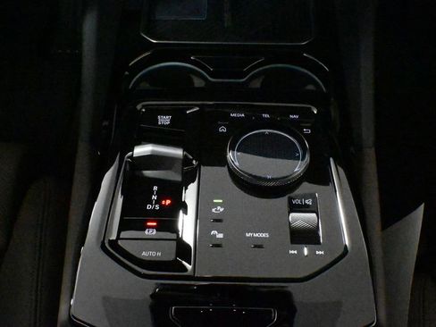 Used 2026 BMW 530i xDrive w/ Premium Package image 26