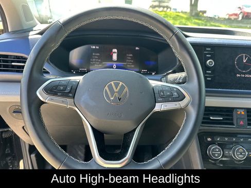 Used 2024 Volkswagen Taos SE AWD/4WD image 12