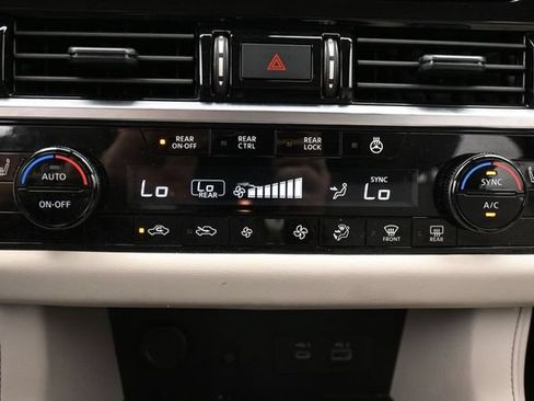 Used 2025 Nissan Pathfinder SL FWD image 22