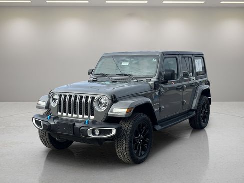 Used 2022 Jeep Wrangler Unlimited Sahara w/ Cold Weather Group image 7