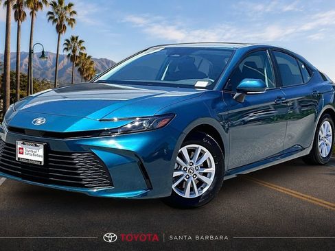 Used 2025 Toyota Camry LE FWD image 3