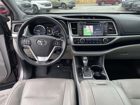 Used 2019 Toyota Highlander Limited image 6