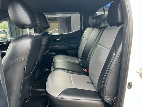 Used 2017 Toyota Tacoma TRD Off-Road image 20