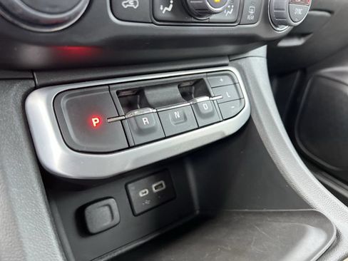 Used 2022 GMC Acadia SLE w/ Driver Convenience Package AWD/4WD image 16
