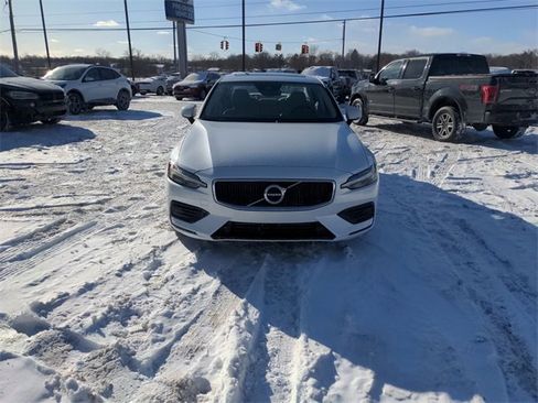 Used 2019 Volvo S60 T5 Momentum w/ Premium Package image 8