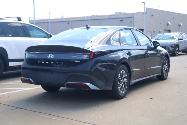 New 2026 Hyundai Sonata Blue FWD image 5