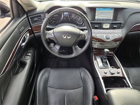 Used 2017 INFINITI Q70 3.7 image 15