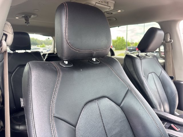 Used 2018 Chrysler Pacifica Touring-L FWD image 30