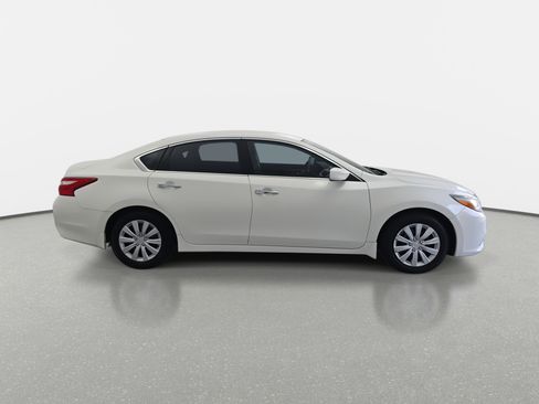 Used 2017 Nissan Altima 2.5 S w/ Power Driver Seat Package image 4