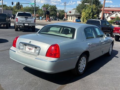 Used 2007 Lincoln Town Car Signature RWD image 7