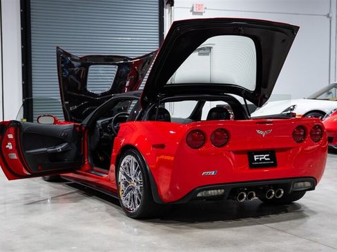 Used 2010 Chevrolet Corvette ZR1 w/ Preferred Equipment Group RWD image 33