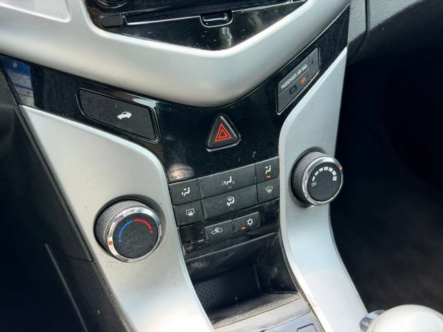 Used 2016 Chevrolet Cruze LT FWD image 12