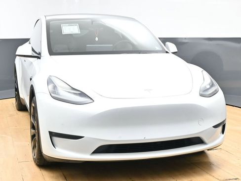 Used 2021 Tesla Model Y Long Range AWD/4WD image 3