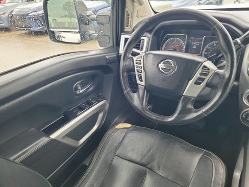 Used 2019 Nissan Titan PRO-4X w/ Pro-4x Convenience Package AWD/4WD image 17