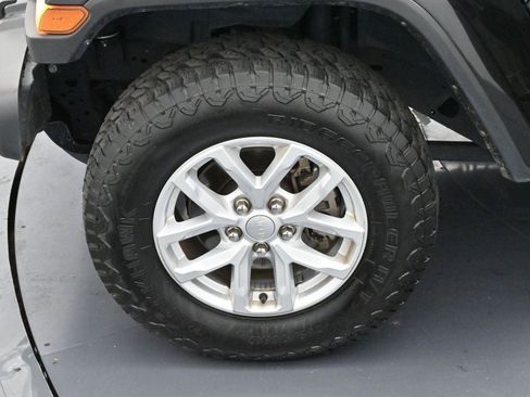 Used 2023 Jeep Gladiator Sport image 28