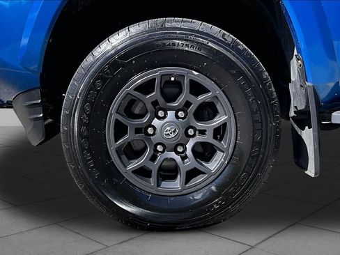 Used 2017 Toyota Tacoma SR5 RWD image 10