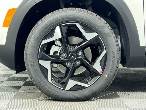 Certified 2024 Kia Seltos EX image 12