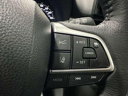 Used 2025 Toyota Sienna XLE image 20