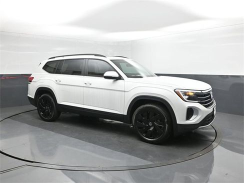 New 2026 Volkswagen Atlas SE image 17