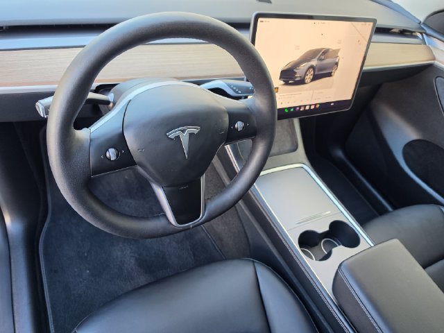 Used 2024 Tesla Model Y Long Range AWD/4WD image 21