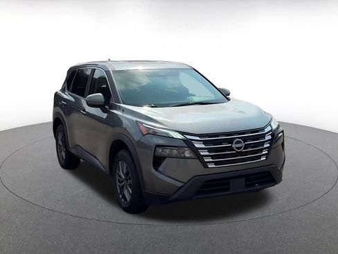 Used 2026 Nissan Rogue SV AWD/4WD image 3