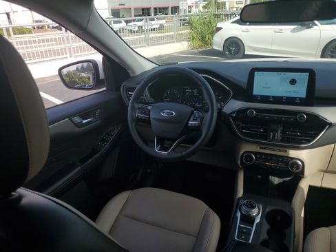 Used 2022 Ford Escape SEL FWD image 18