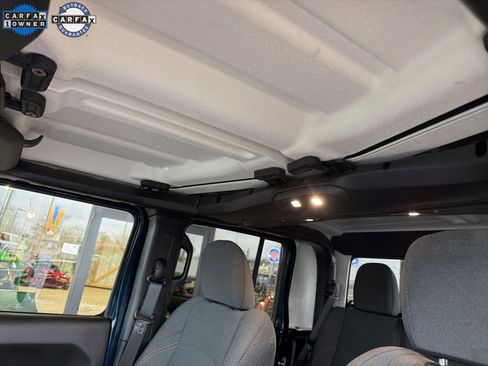 Used 2025 Jeep Gladiator Sport image 15