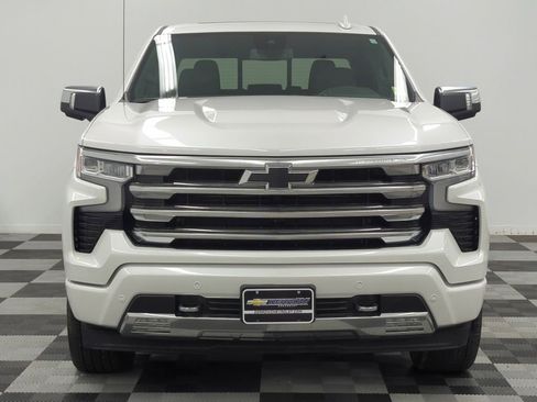 Used 2025 Chevrolet Silverado 1500 High Country w/ High Country Premium Package AWD/4WD image 2