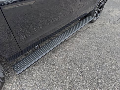 Used 2024 Ford Expedition Limited image 21